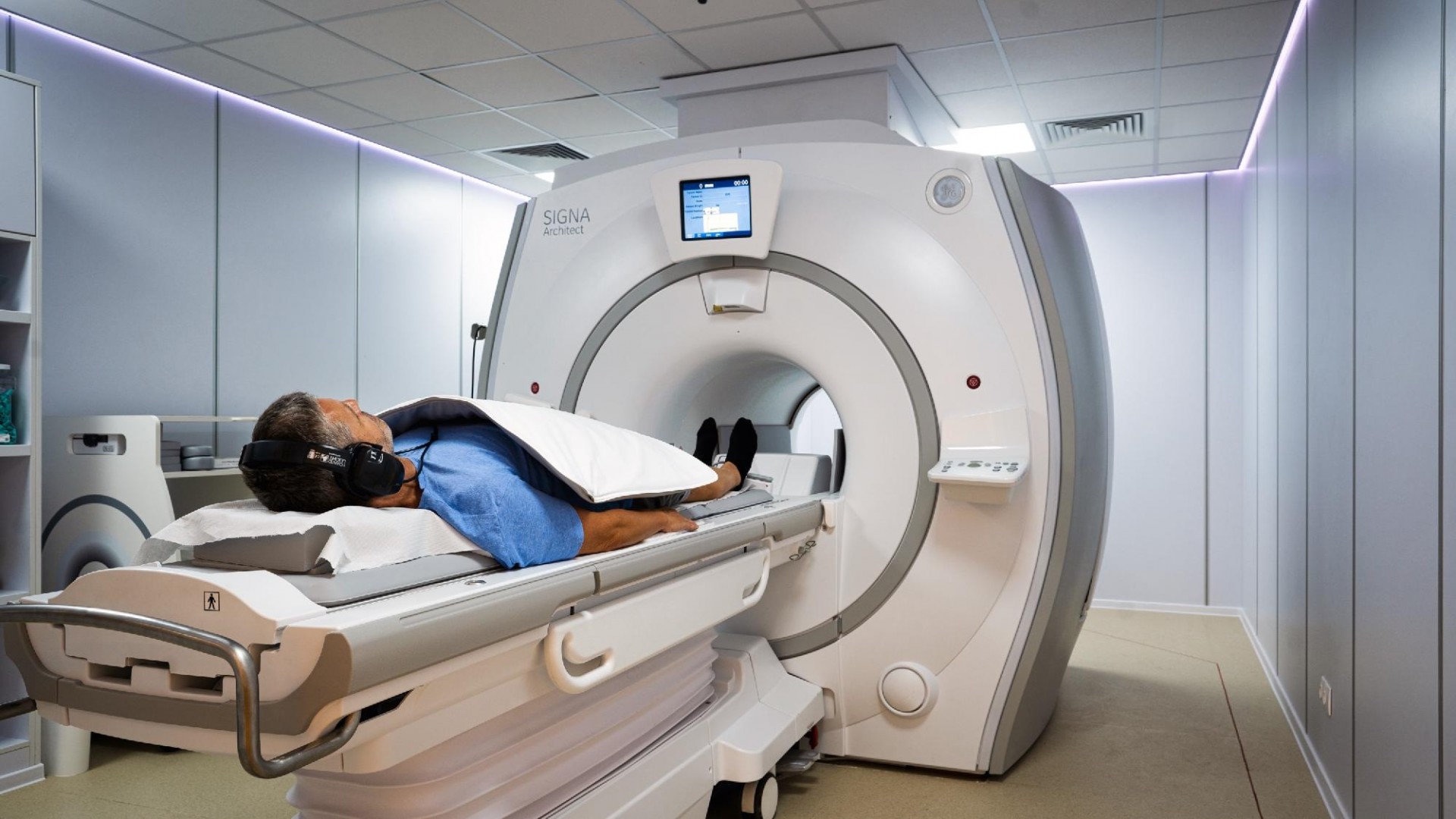 Csúcskategóriás MR-gép érkezett Budapestre