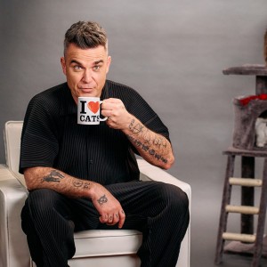 Macskaeledelt reklámoz Robbie Williams